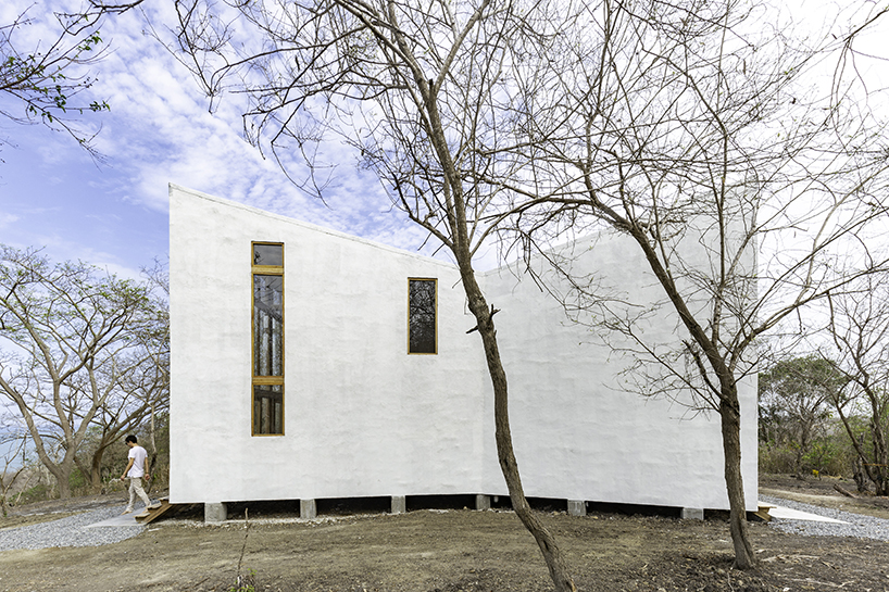 emilio lópez uses local wood to create double height spaces for house in ecuador