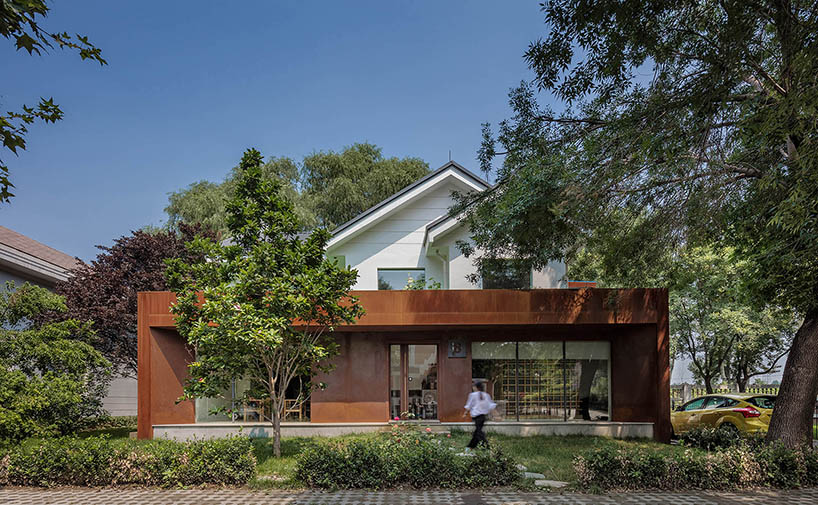 glass + steel additions define beijing film studio by cun-design