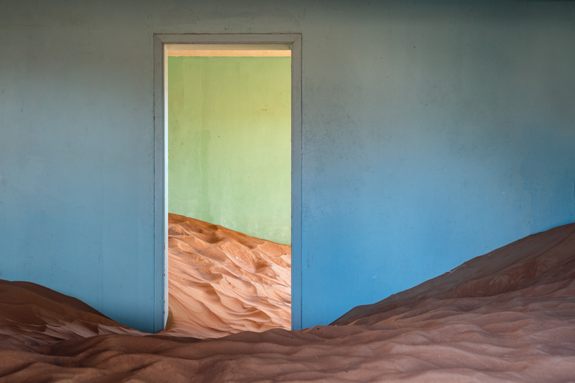 james kerwin captures towns buried in sand for 'uninhabited' photo series designboom