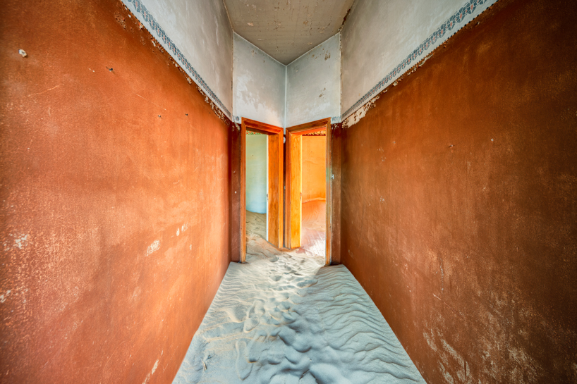 james kerwin captures towns buried in sand for 'uninhabited' photo series designboom