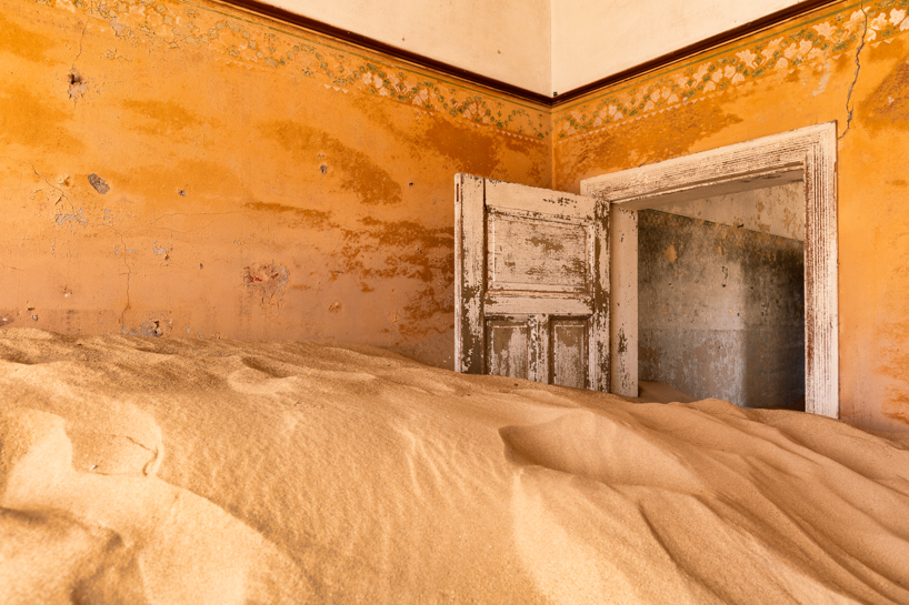 james kerwin captures towns buried in sand for 'uninhabited' photo series designboom