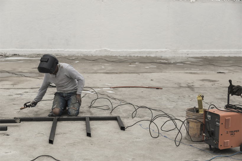 all arquitectura la doce sports court in valle de chalco mexico designboom