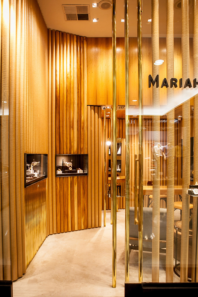 estúdio chão wraps são paulo jewelry store in wood, brass + cardboard