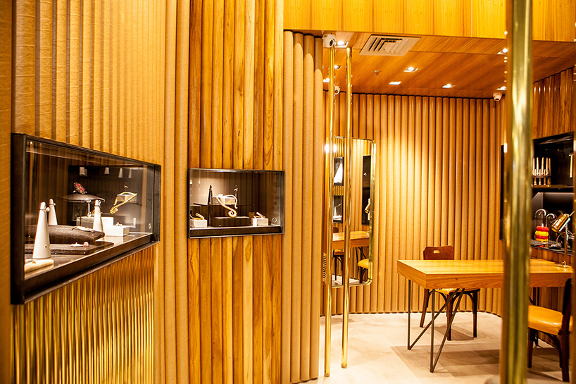 estúdio chão wraps são paulo jewelry store in wood, brass + cardboard - 1