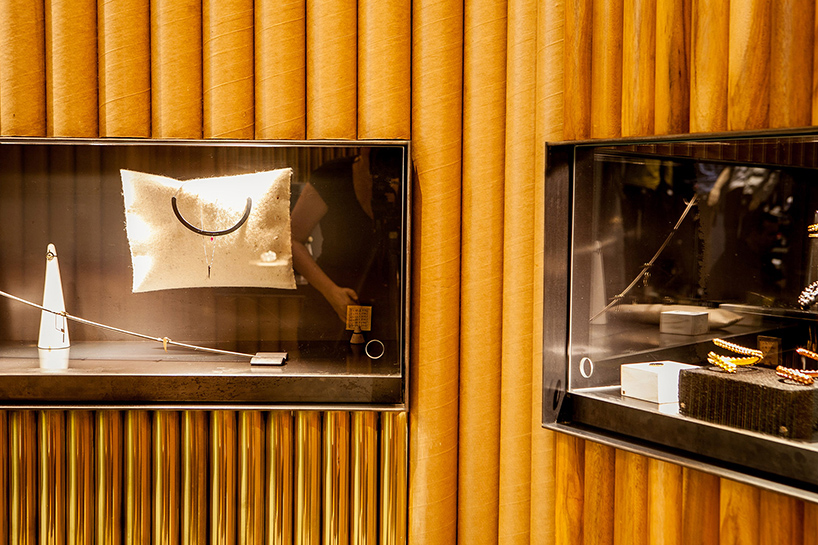 estúdio chão wraps são paulo jewelry store in wood, brass + cardboard