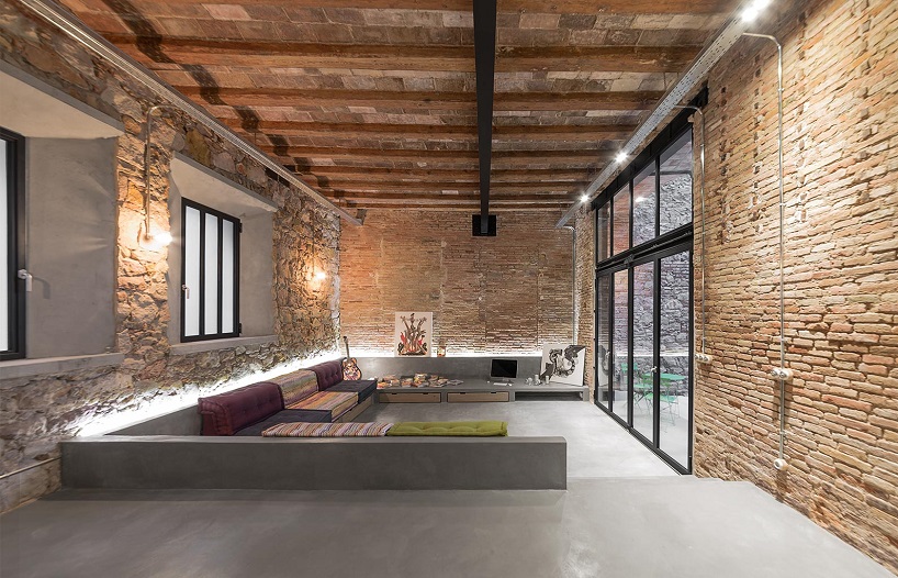 FFWD refurbishes an old carpenter's workshop in barcelona