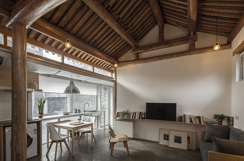 OEU-ChaO transforms beijing hutong into a cosy, cabin-like home