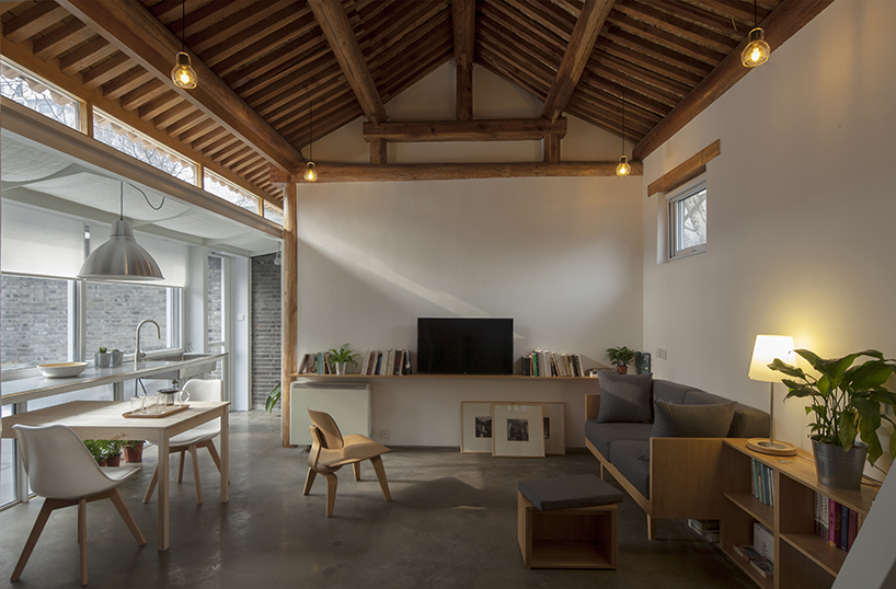 OEU-ChaO transforms beijing hutong into a cosy, cabin-like home