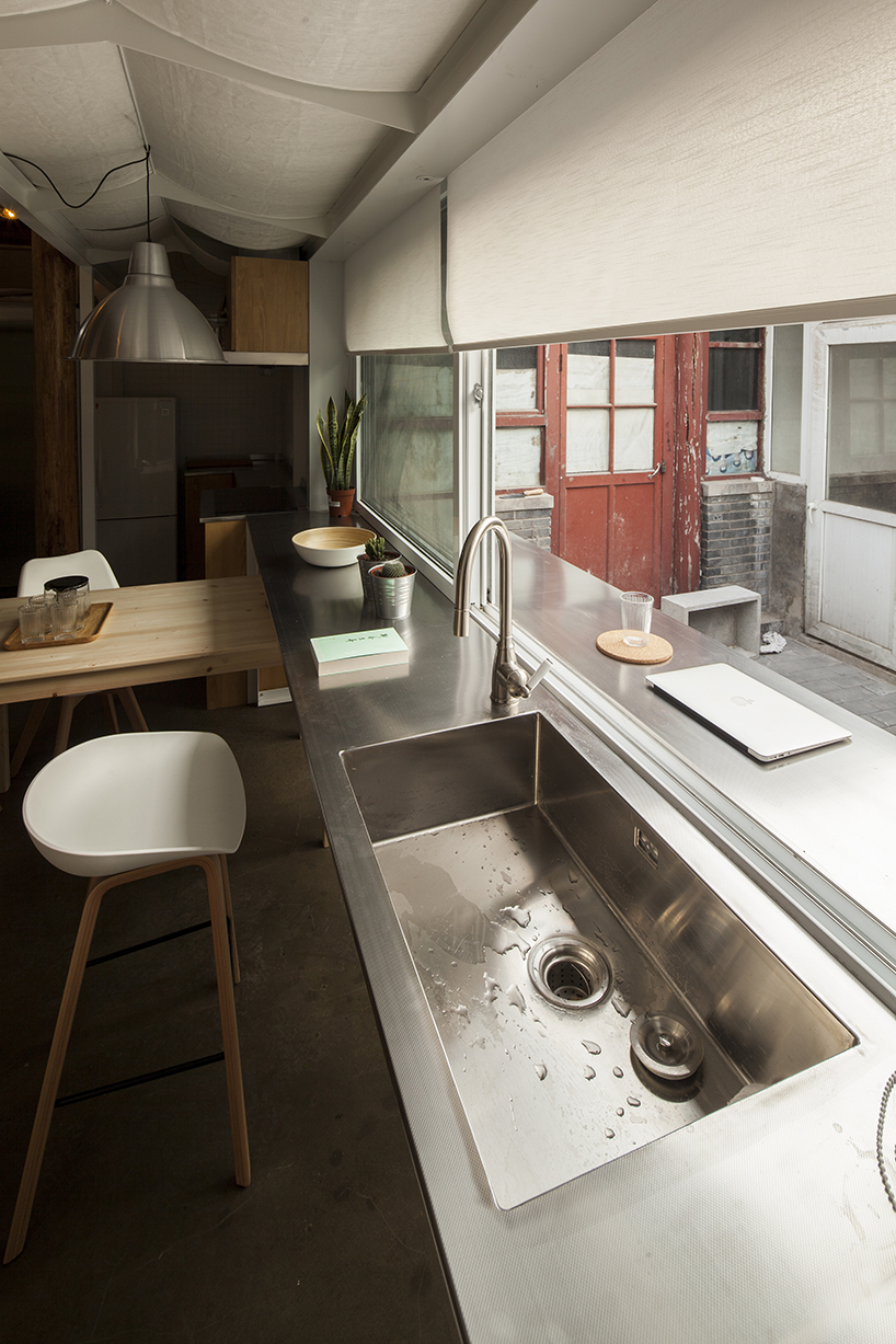 OEU-ChaO transforms beijing hutong into a cosy, cabin-like home