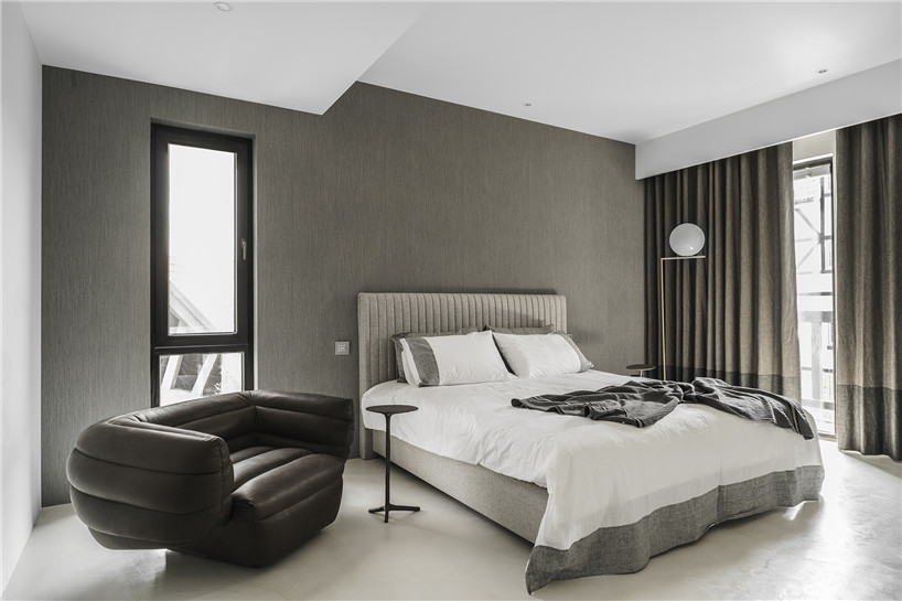 wei yi design creates a family home of monochrome + marble in nanjing, china