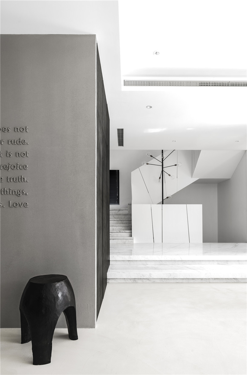 wei yi design creates a family home of monochrome + marble in nanjing, china