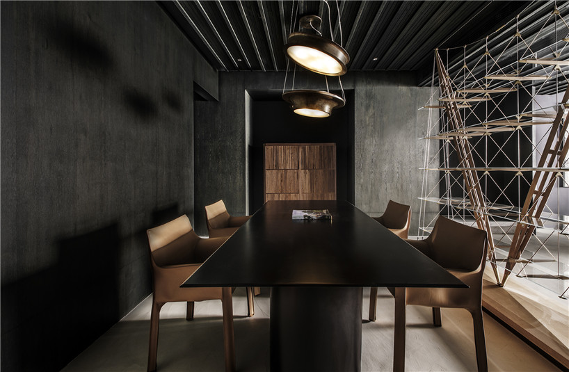 wei yi design creates a family home of monochrome + marble in nanjing, china