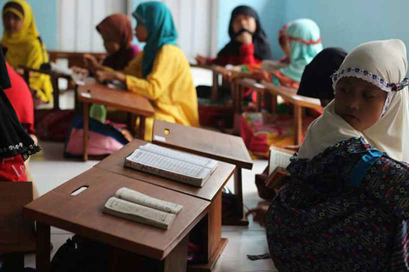 PITA produces a lightweight, flatpack table for on-the-go study