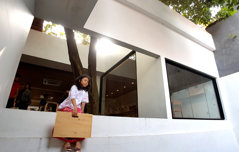 PITA produces a lightweight, flatpack table for on-the-go study