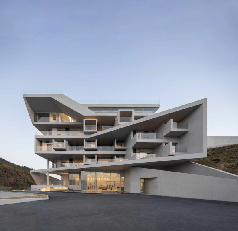IDMM architects stacks angular concrete volumes to compose immersive hotel in korea