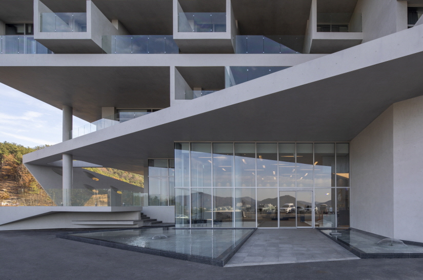 IDMM architects stacks angular concrete volumes to compose immersive hotel in korea
