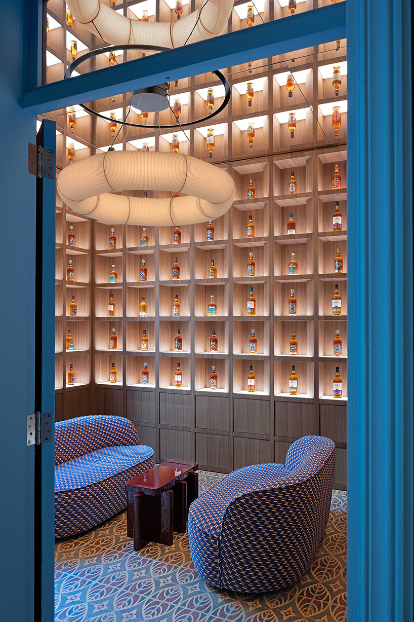 mirrored ceilings and textured glass shape club amis’ layered interiors in beirut - 6