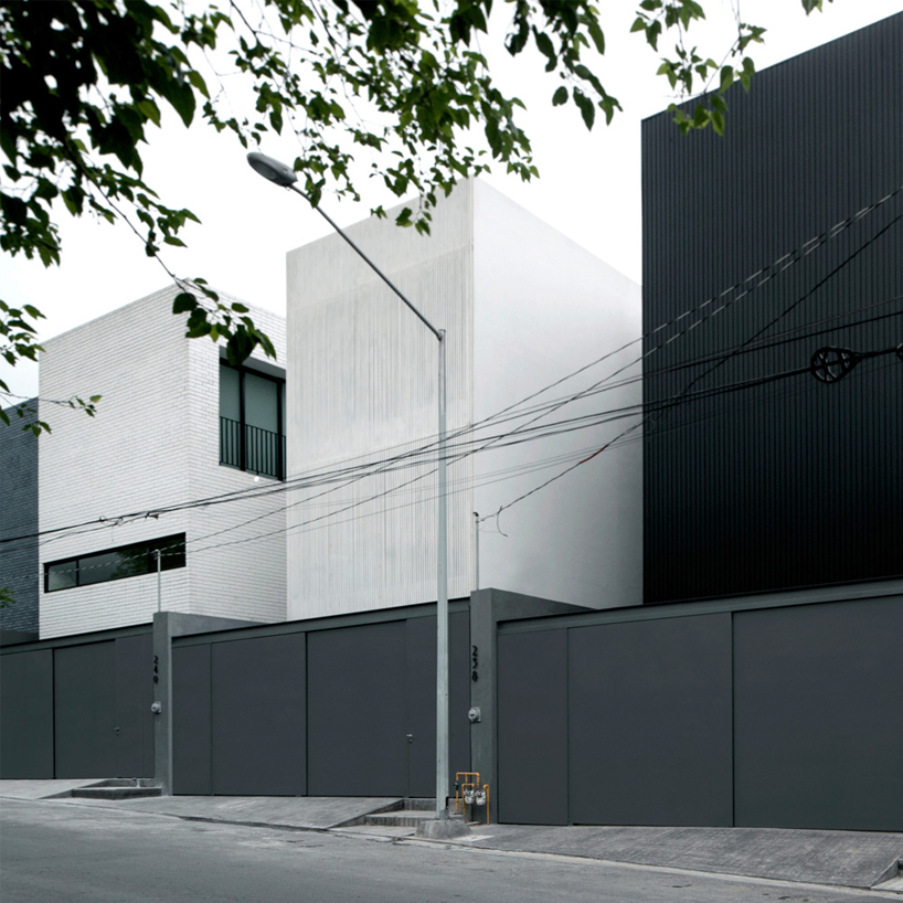 casas SP by S-AR + marisol gonzález is a monochromic complex of  single-family houses