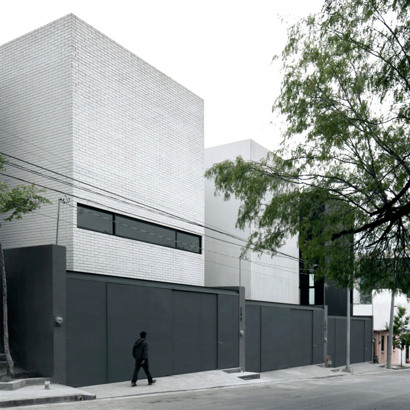 casas SP by S-AR + marisol gonzález is a monochromic complex of single-family houses