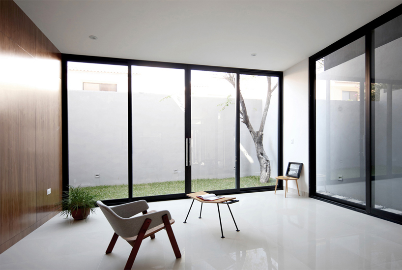 casas SP by S-AR + marisol gonzález is a monochromic complex of single-family houses