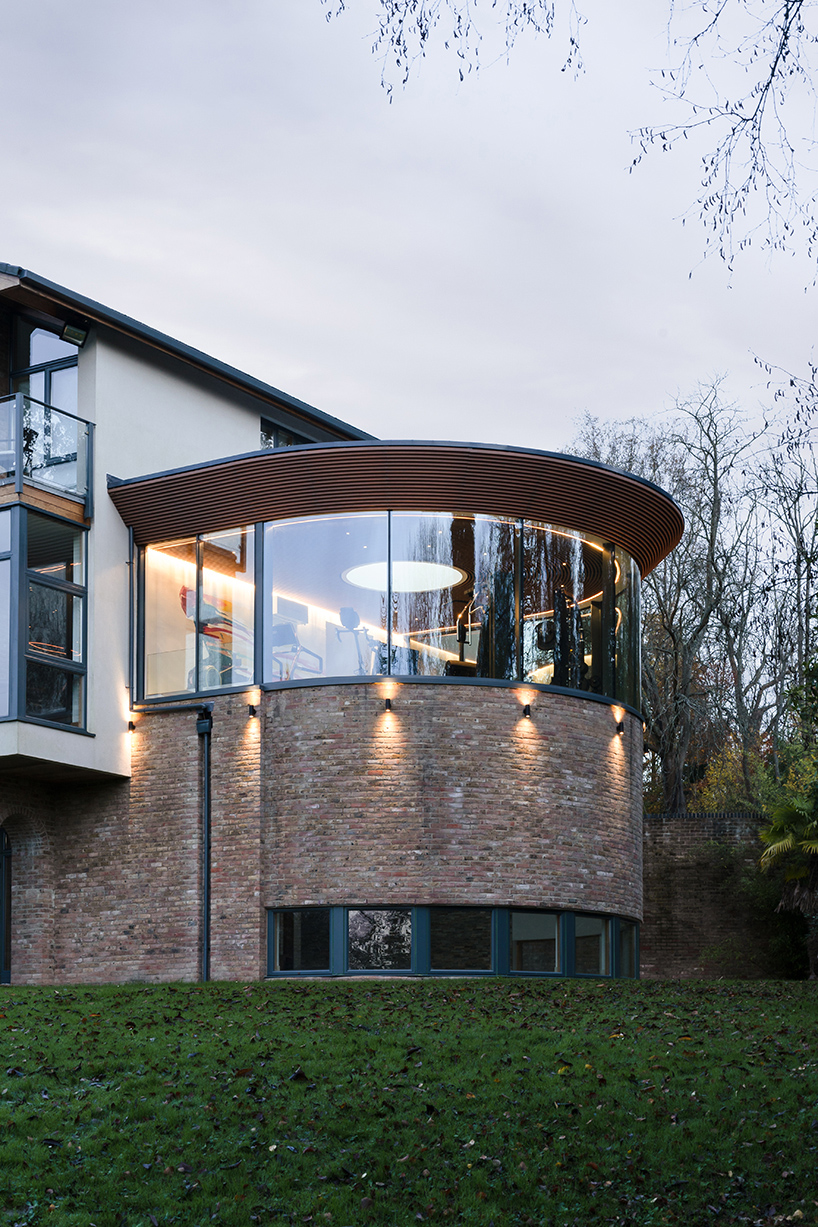 vita architecture's curved glass gym fit-out expands family residence in the uk