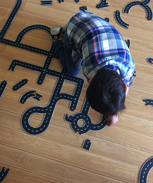 cecilia falcón develops versatile car tracks puzzle for children