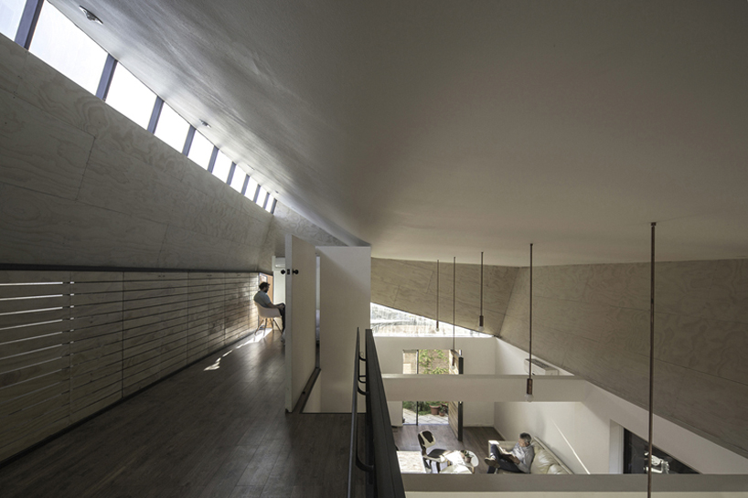 felipe alarcón restores lautaro house as a slanting volume in chile