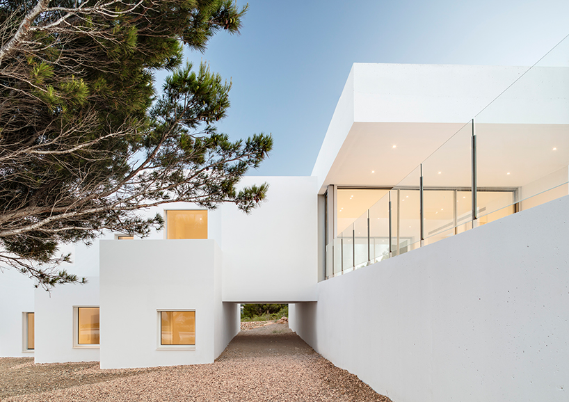 nomo-studio-catwalk-house-spain-03-22-19 designboom