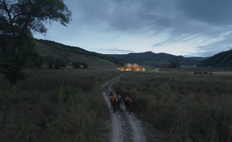 HDD's yurt-like visitor center blends into the vast landscape of ...