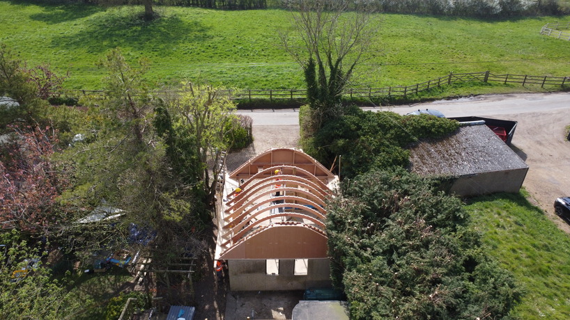 boano prišmontas nestles barn-like art gallery in rural hertfordshire
