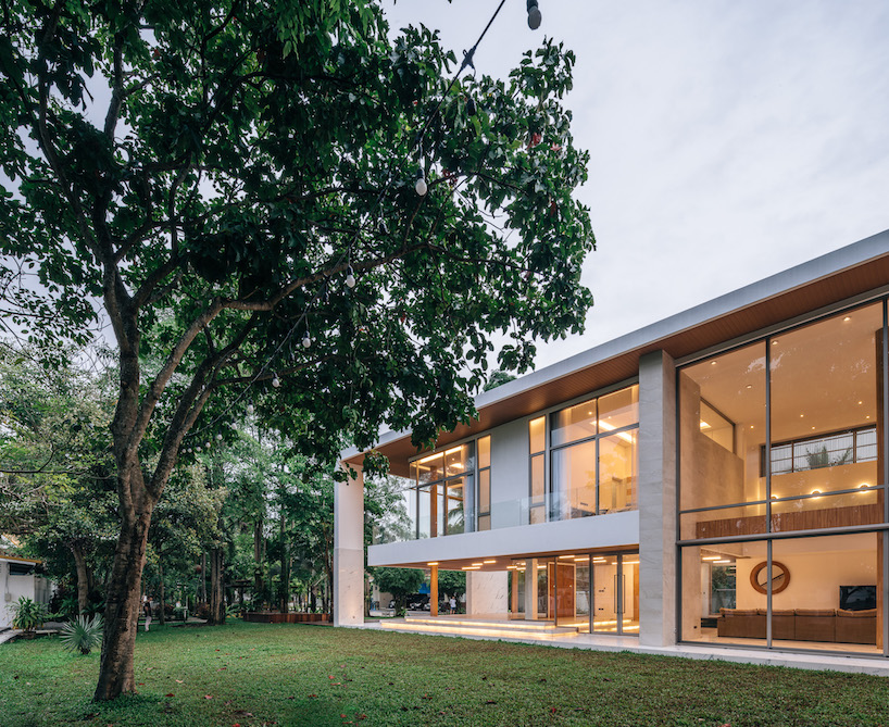 flat12x cantilevers the 'anavilla' house for a family in the south of ...