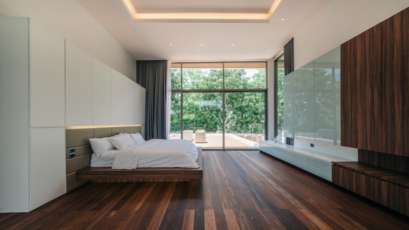 flat12x cantilevers the 'anavilla' house for a family in the south of thailand