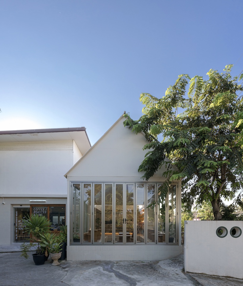 coffee beans cover sunken seating area in single origin chiangmai roastery by flat12x