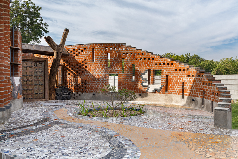 curved brick patterned walls frame farmhouse by manoj patel in india