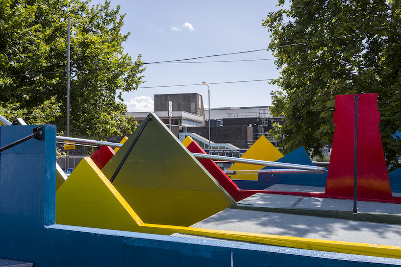 blackhorse workshop's 'SIDESHOW' installation is influenced by london routemaster bus