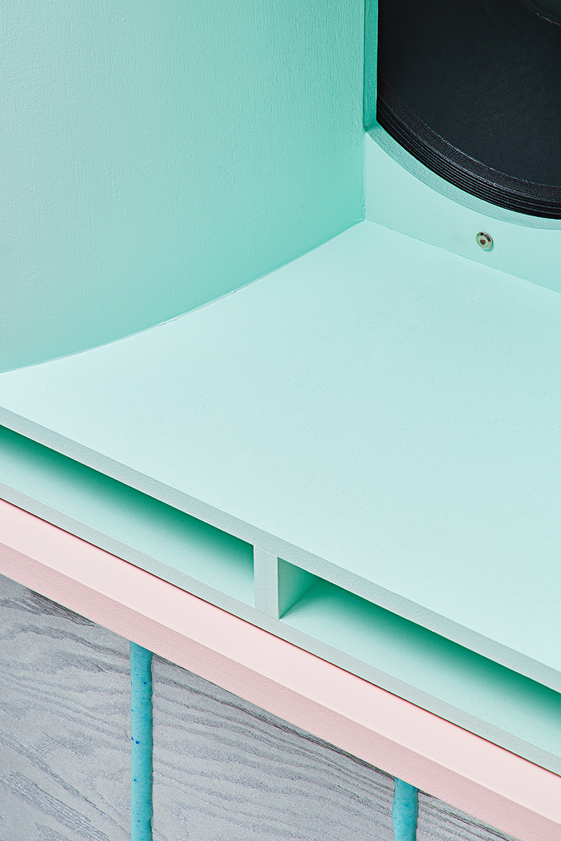 HiTENCHO joins larch plywood boards with colored polyurethane foam for new speaker