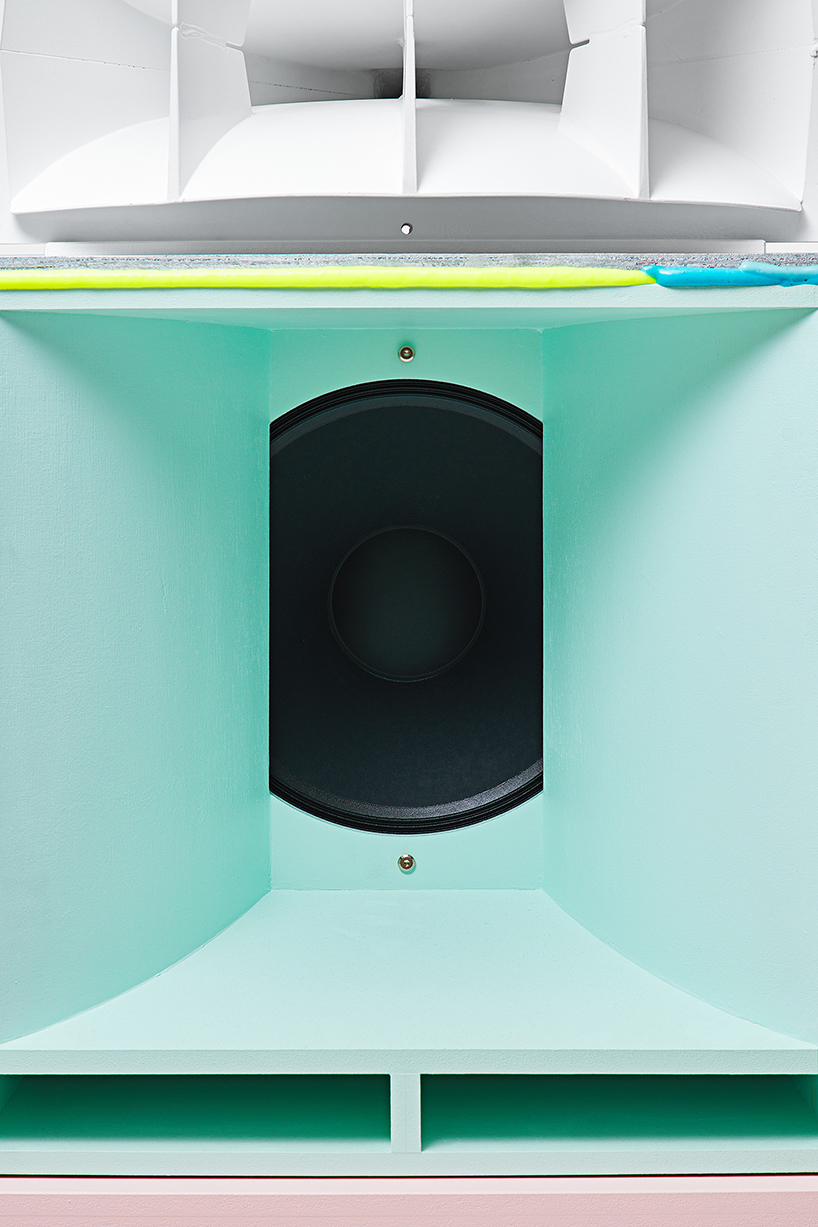 HiTENCHO joins larch plywood boards with colored polyurethane foam for new speaker