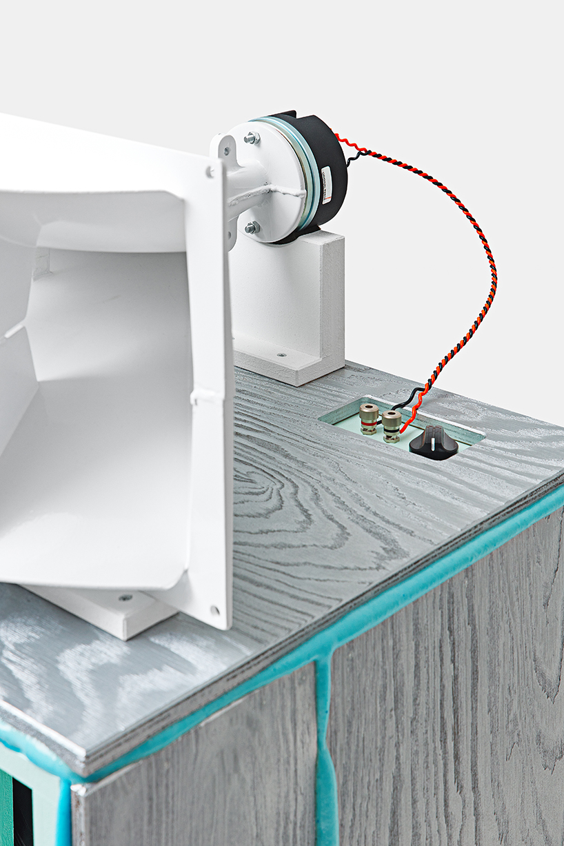 HiTENCHO joins larch plywood boards with colored polyurethane foam for new speaker