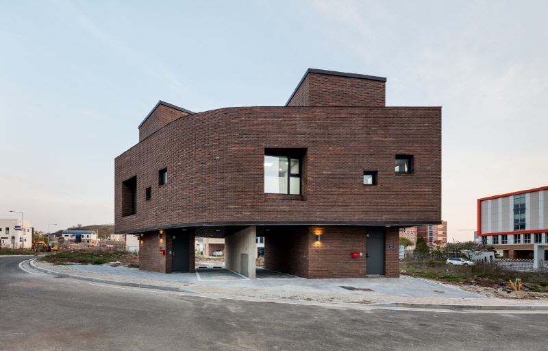 2m2 architects' rental house in south korea pays homage to pop culture's boombox