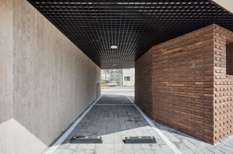 2m2 architects' rental house in south korea pays homage to pop culture's boombox