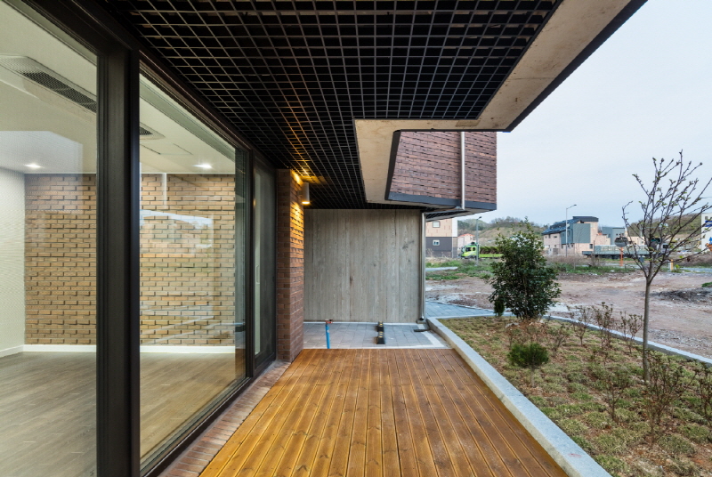 2m2 architects' rental house in south korea pays homage to pop culture's boombox