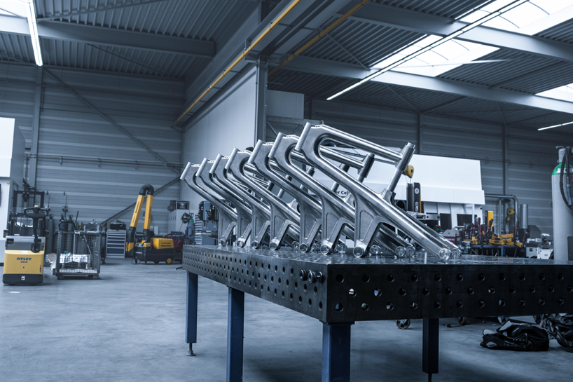 mokumono's locally-produced delta bike takes its cues from the automotive industry