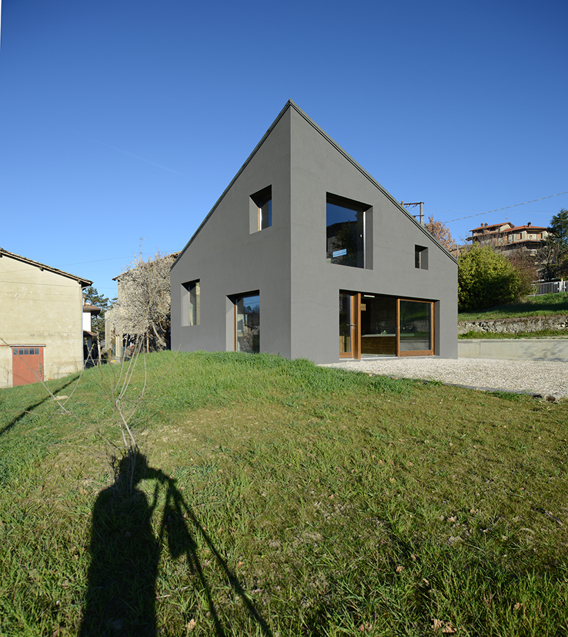 35a studio's house R evokes singularity in a small village of northern italy