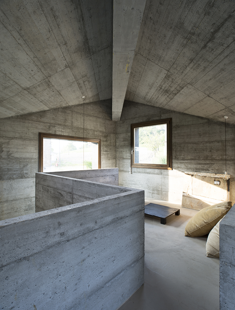 35a studio's house R evokes singularity in a small village of northern italy