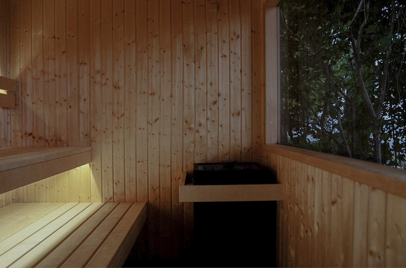 mobile scandinavian sauna pops up on the danish coast
