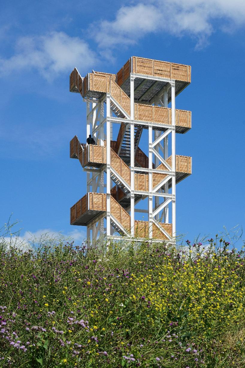 ateliereen architecten's viewing tower hoge bergse bos is a three-dimensional maze