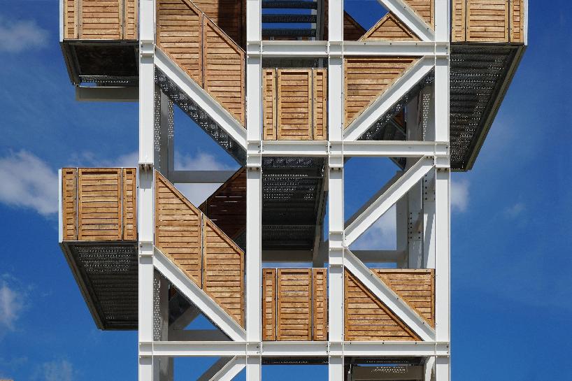 ateliereen architecten's viewing tower hoge bergse bos is a three ...