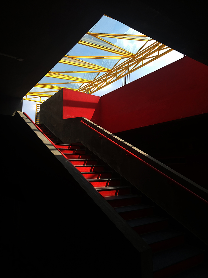 designaware presents a school carved from a cliff in the heritage precinct of golconda