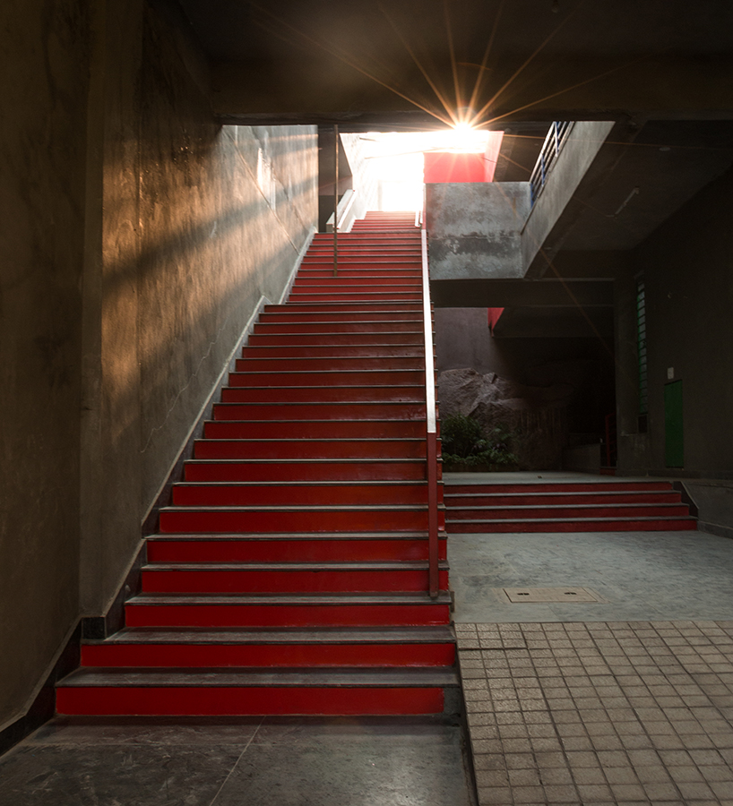 designaware presents a school carved from a cliff in the heritage precinct of golconda