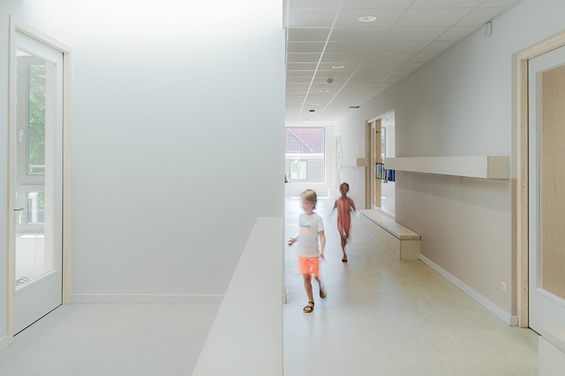EVA architecten forms flowing curved shapes for primary school in utrecht